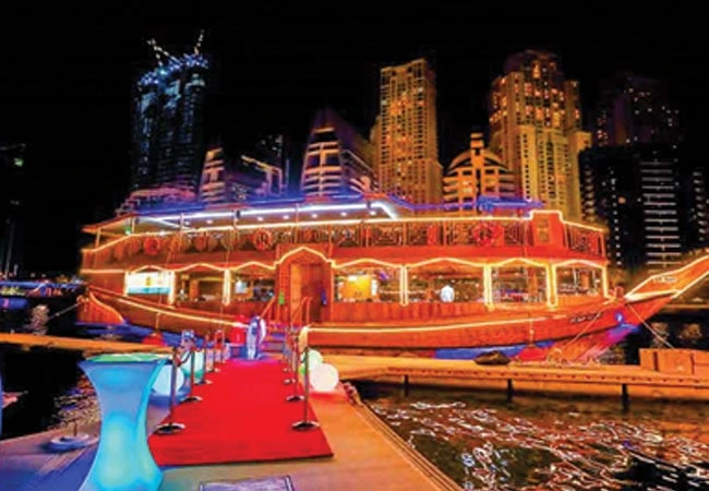 DHAW CRUISE CENA EN BARCO TRADICIONAL